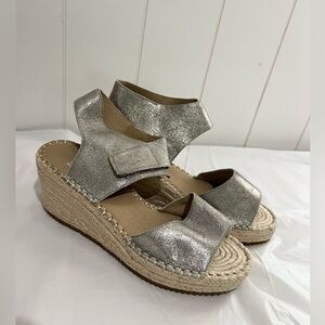 Eileen Fisher  NWOT wedge heel sandals size 7 Metallic gold